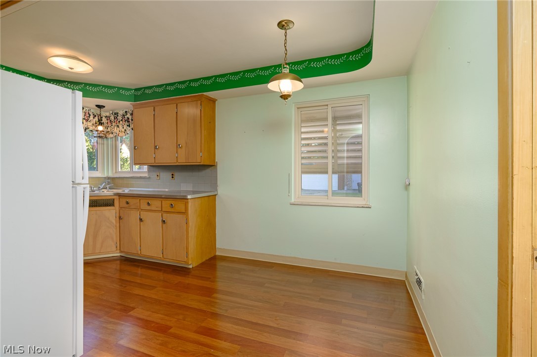 6572 South Canterbury Road Cleveland, OH 44129 - Photo 9 of 36 Kitchen features laminate floors