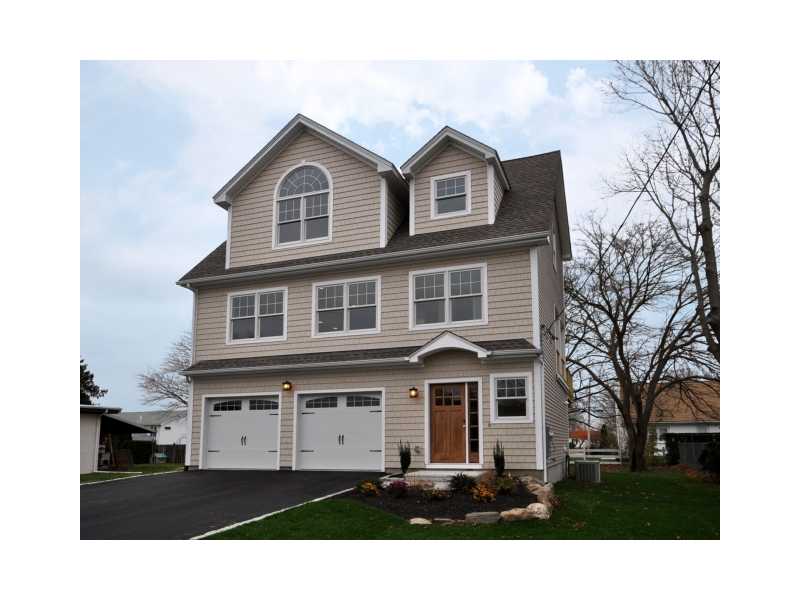 32 Camden Road Narragansett, RI 02882 - Photo 1 of 9 Exterior Front.
