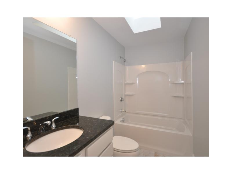 32 Camden Road Narragansett, RI 02882 - Photo 8 of 9 Bathroom.