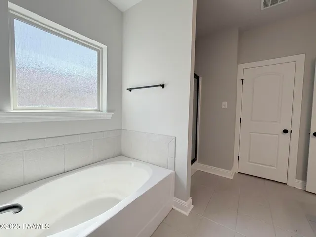 $2,100 | 205 Caillou Grove Road, Youngsville, LA 70592