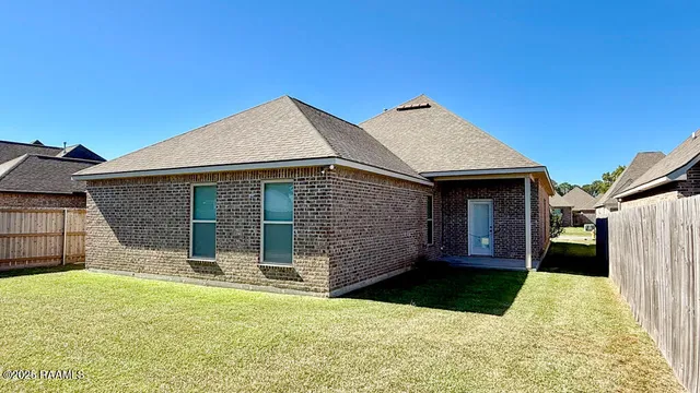 $2,100 | 205 Caillou Grove Road, Youngsville, LA 70592