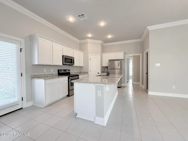 $2,100 | 205 Caillou Grove Road, Youngsville, LA 70592