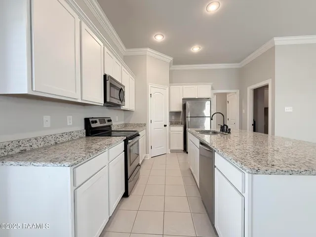 $2,100 | 205 Caillou Grove Road, Youngsville, LA 70592