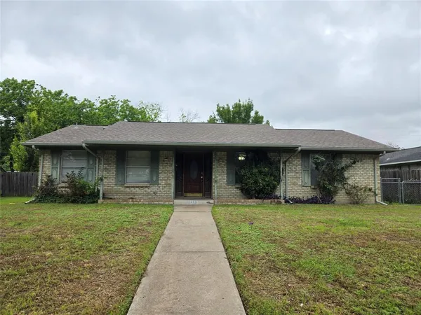$1,875 | 509 Arbor Lane, Lancaster, TX 75134