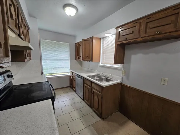 $1,875 | 509 Arbor Lane, Lancaster, TX 75134