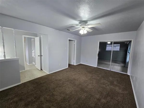 $1,875 | 509 Arbor Lane, Lancaster, TX 75134