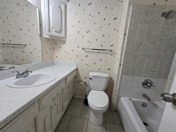 $1,875 | 509 Arbor Lane, Lancaster, TX 75134