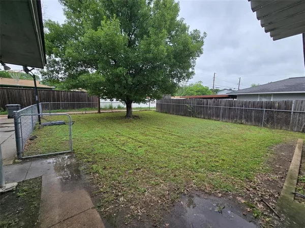 $1,875 | 509 Arbor Lane, Lancaster, TX 75134