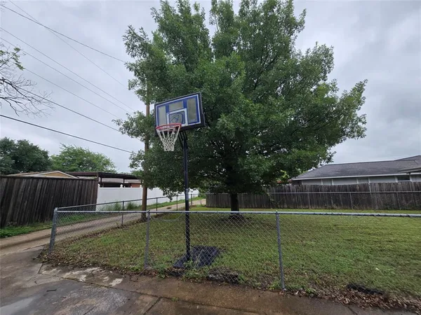 $1,875 | 509 Arbor Lane, Lancaster, TX 75134