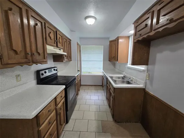$1,875 | 509 Arbor Lane, Lancaster, TX 75134