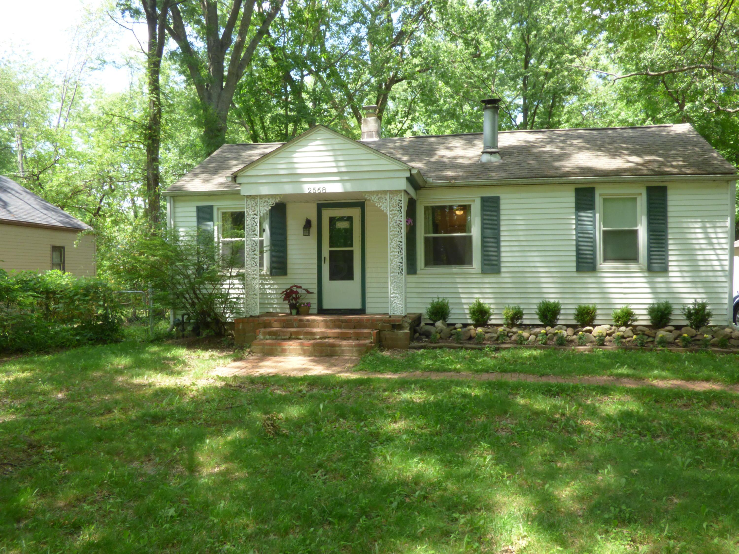 2568 Abington Road Columbus, OH 43231 - Photo 2 of 30