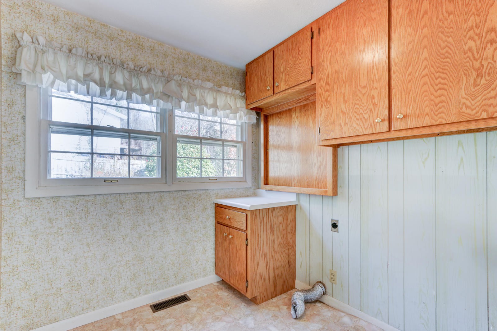 142 Nebraska Avenue Oak Ridge, TN 37830 - Photo 10 of 27 Gallery Image 10