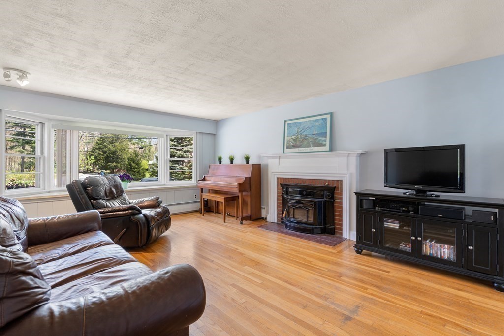 1 Woodcliff Road Canton, MA 02021 - Photo 4 of 29 Gallery Image 4