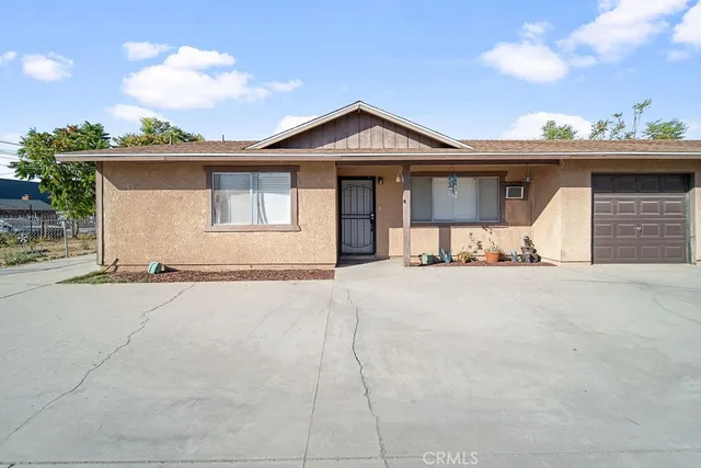 a view of a house with a yard and garage