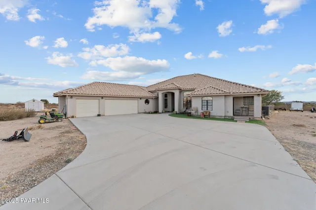 $878,000 | 21280 West Vista Royale Drive, Wickenburg, AZ 85390