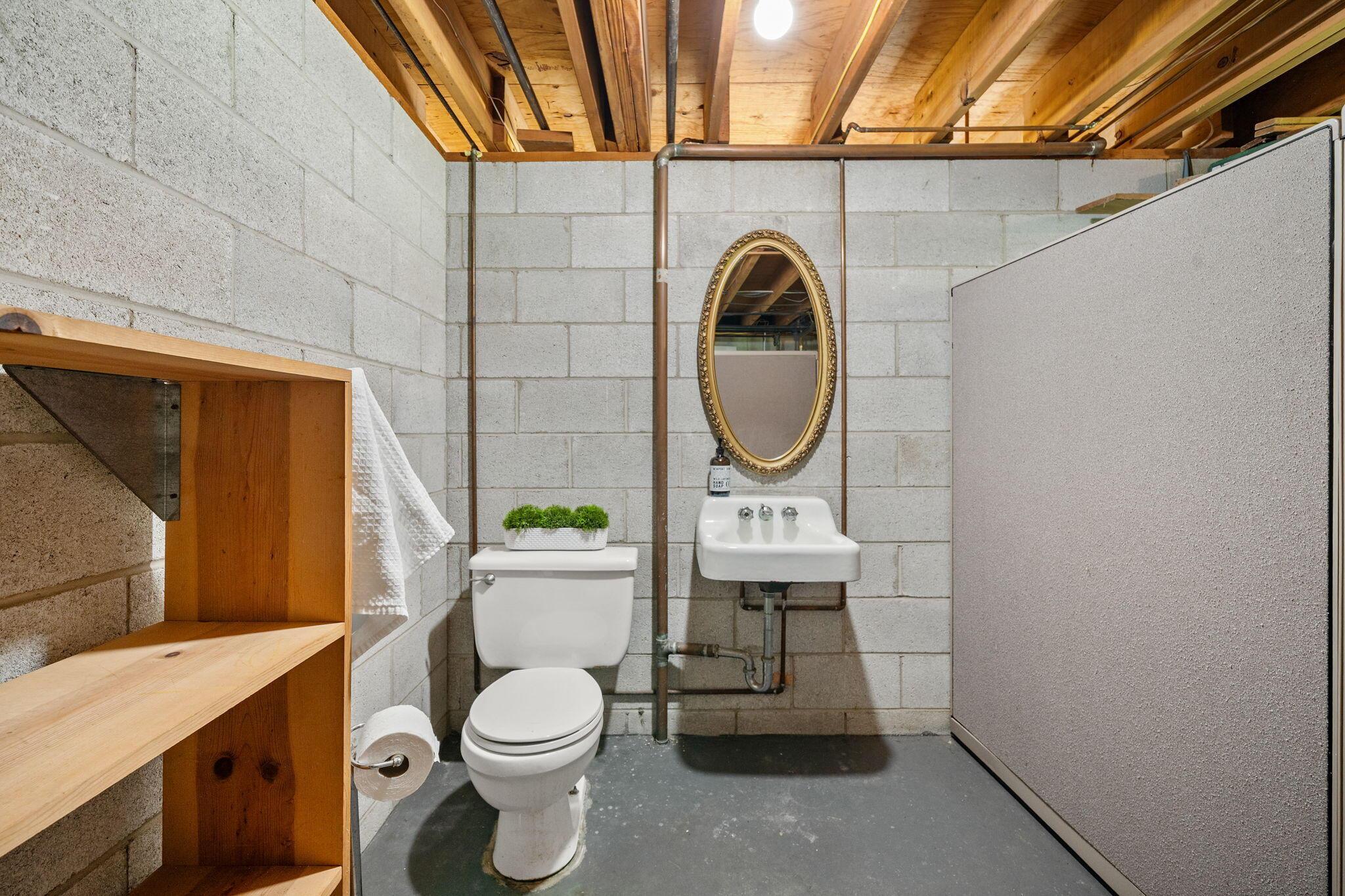 1865 Alta West Road Mansfield, OH 44903 - Photo 72 of 92 LL half bathroom