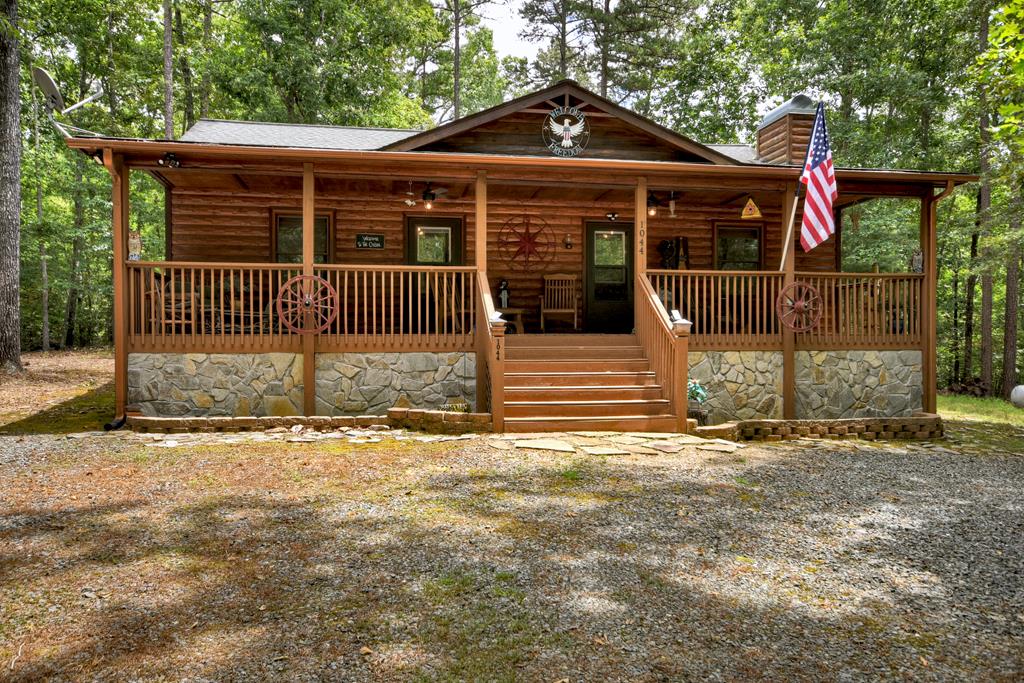 1044 Boulder Crk Road Murphy, NC 28906 - Photo 1 of 38 a front view of a house with a yard