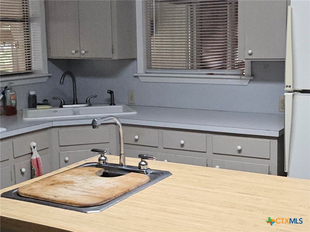 601 North Rhomberg Street Burnet, TX 78611 - Photo 16 of 42 a bathroom with a sink and a window