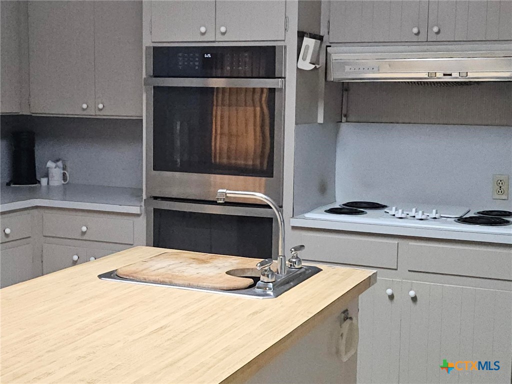 601 North Rhomberg Street Burnet, TX 78611 - Photo 17 of 42 a room with a sink and cabinets