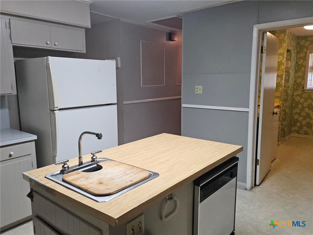 601 North Rhomberg Street Burnet, TX 78611 - Photo 18 of 42 a bathroom with a sink and a mirror