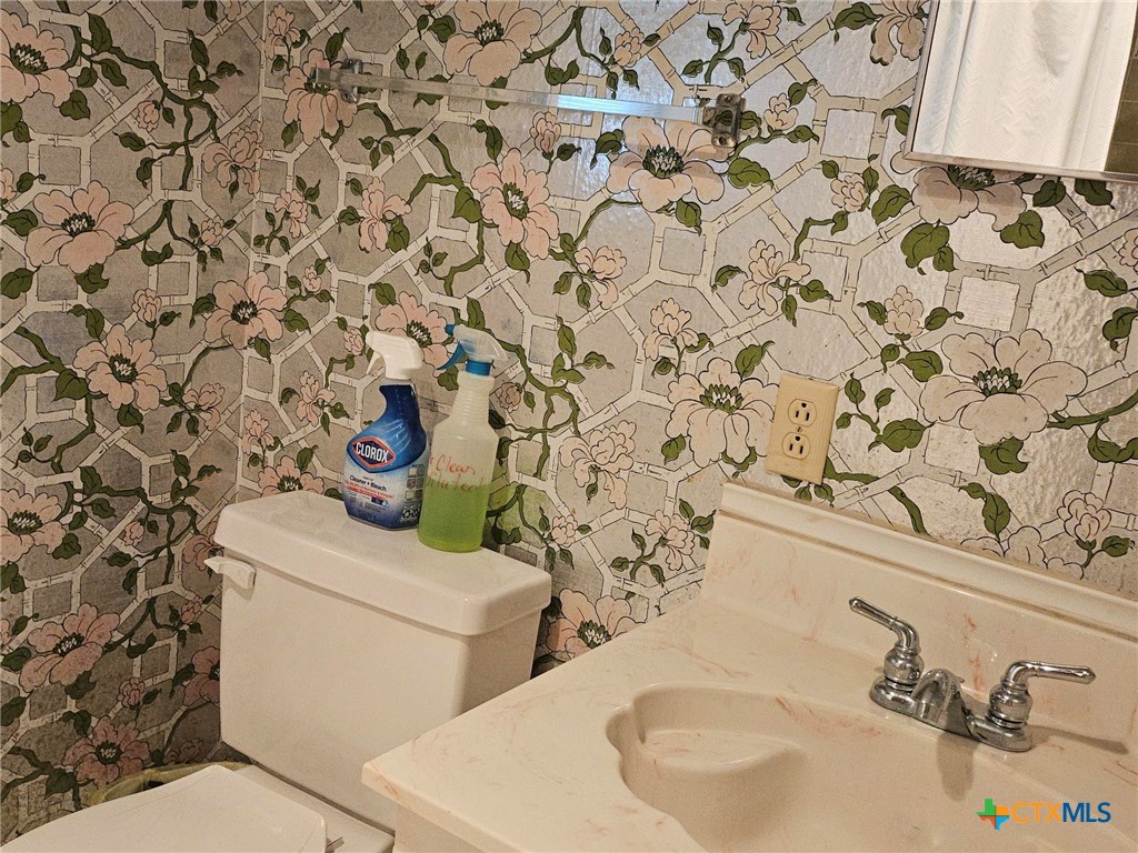 601 North Rhomberg Street Burnet, TX 78611 - Photo 30 of 42