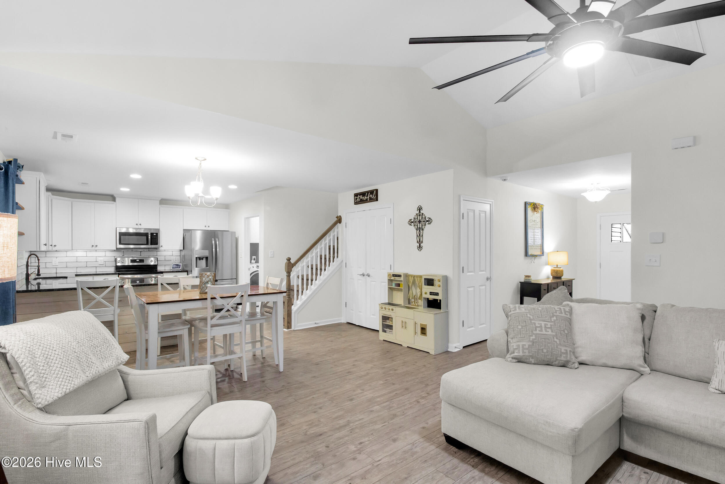 334 Station House Road New Bern, NC 28562 - Photo 8 of 43 Livingroom