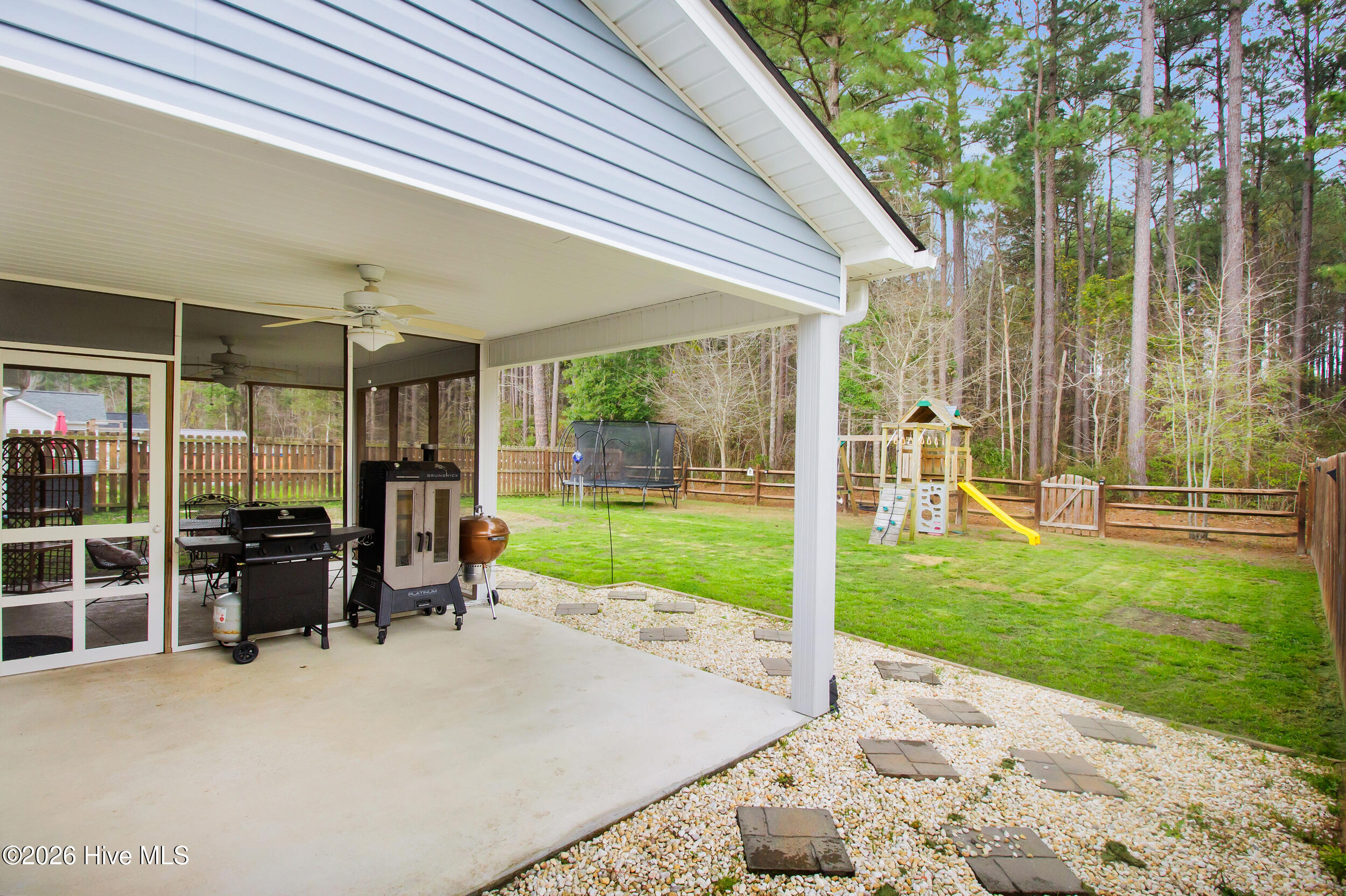 334 Station House Road New Bern, NC 28562 - Photo 28 of 43 Covered back patio