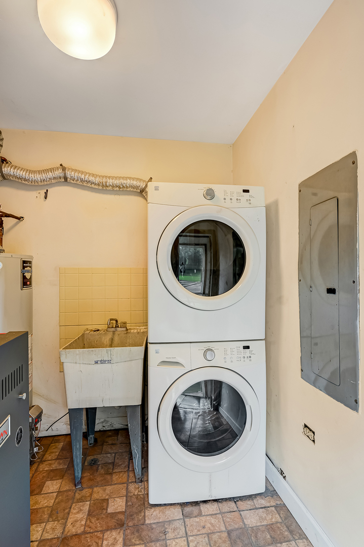 3007 Lincoln Road Oak Brook, IL 60523 - Photo 12 of 25 a utility room with dryer and washer