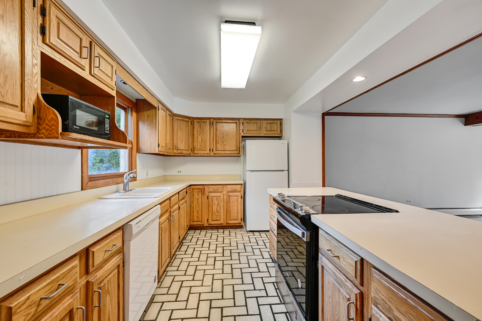 3007 Lincoln Road Oak Brook, IL 60523 - Photo 8 of 25 a kitchen that has a sink and a stove
