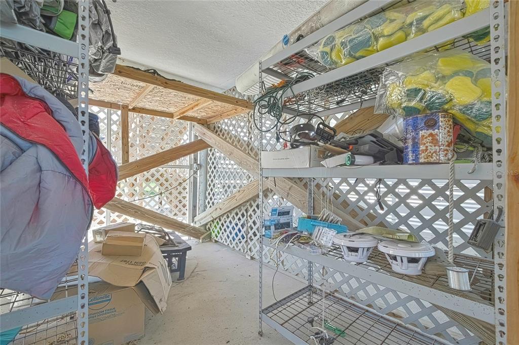 2855 North Rivers Edge Boulevard, Unit 213 Crystal River, FL 34429 - Photo 39 of 62 a view of entryway with a table