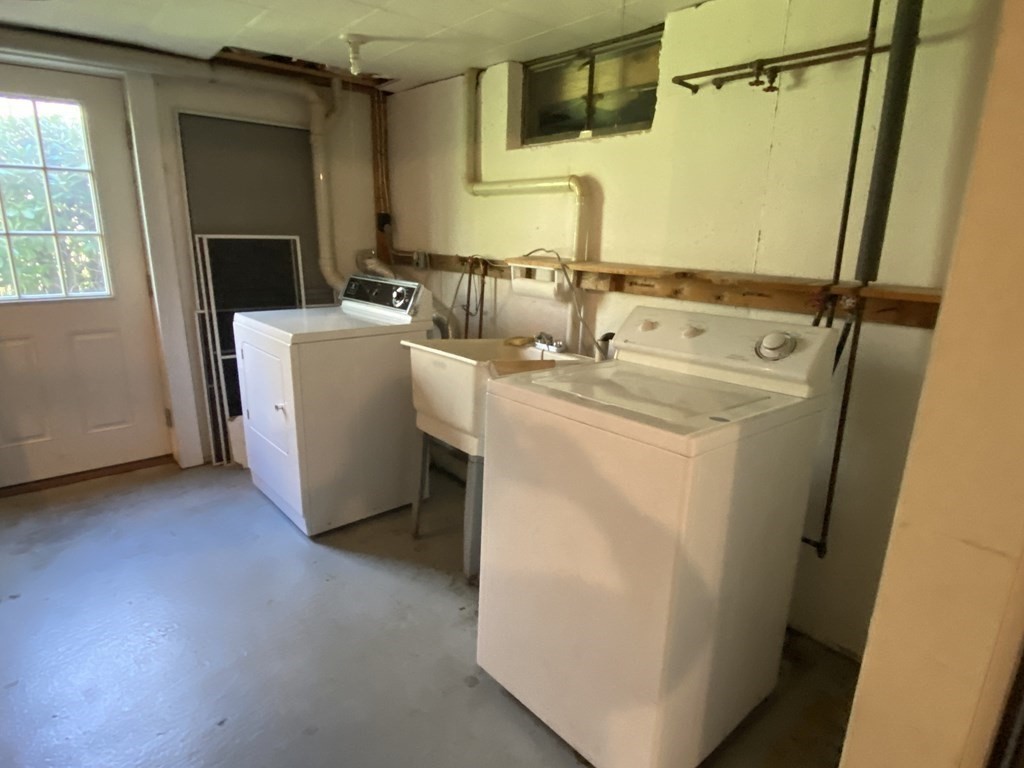 117 Rock O'Dundee Road Dartmouth, MA 02748 - Photo 21 of 24 a utility room with dryer and washer