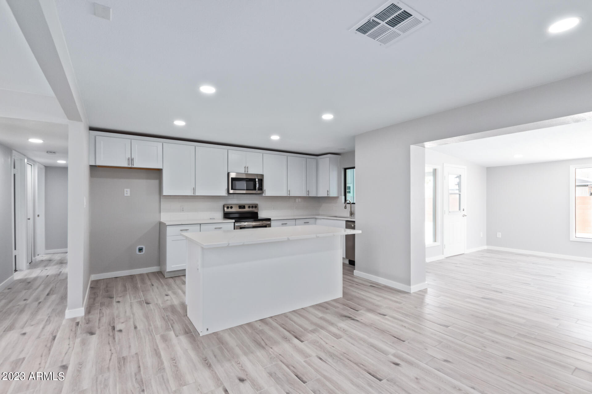 2210 East Marilyn Road Phoenix, AZ 85022 - Photo 8 of 26 0009-09 - Marilyn