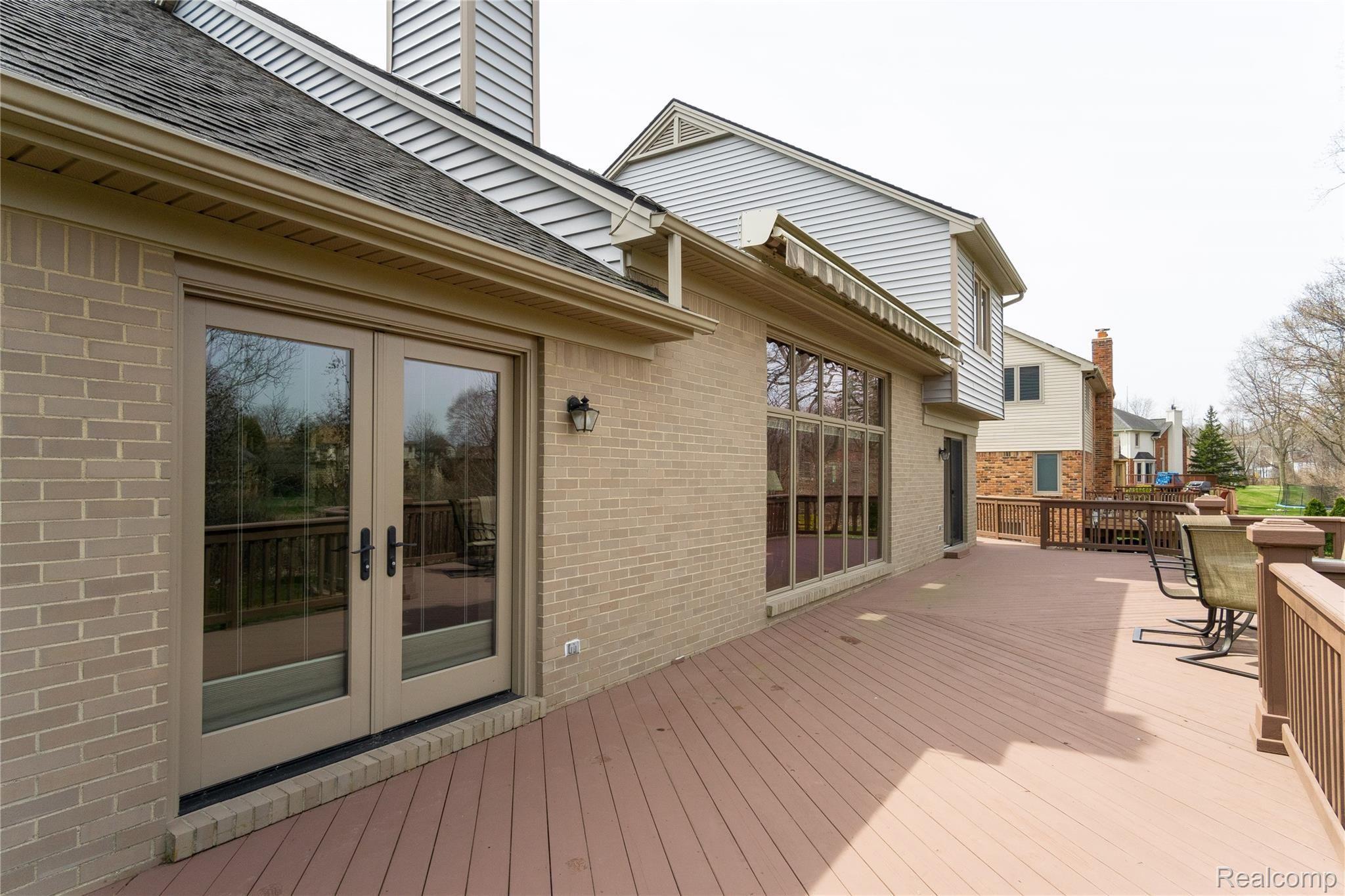 1384 Bembridge Drive Rochester, MI 48307 - Photo 57 of 61 Exteriors (8 of 13).jpg