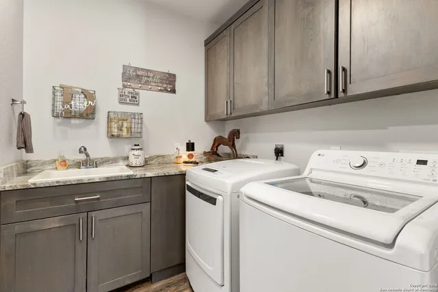 $649,000 | 494 Flash Circle, Luling, TX 78648