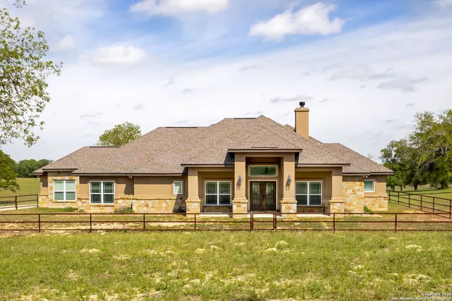$649,000 | 494 Flash Circle, Luling, TX 78648