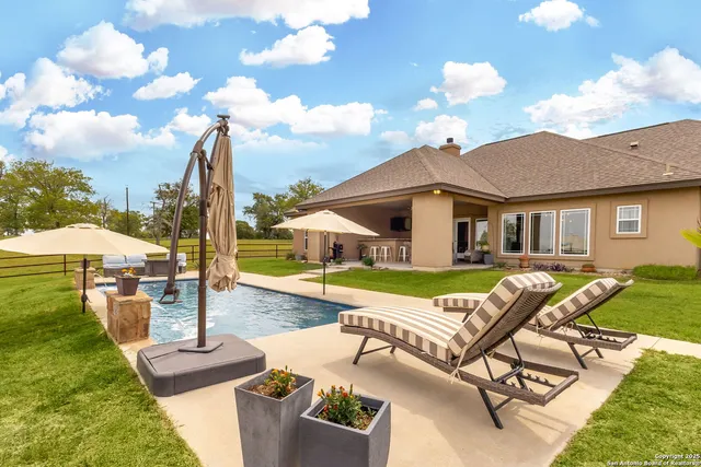 $649,000 | 494 Flash Circle, Luling, TX 78648