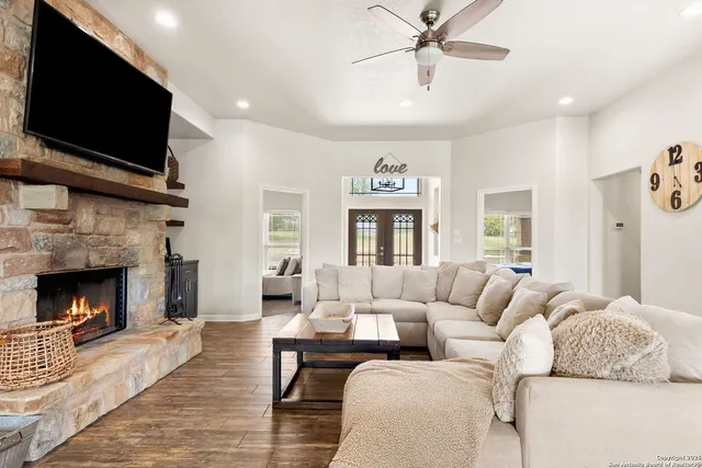 $649,000 | 494 Flash Circle, Luling, TX 78648