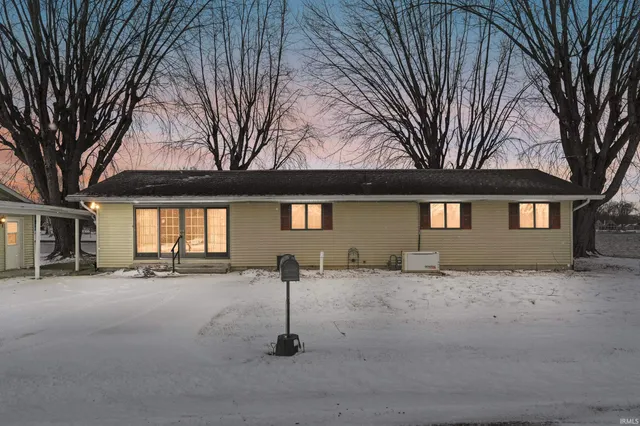 $539,900 | 690 East 635 South, Wolcottville, IN 46795