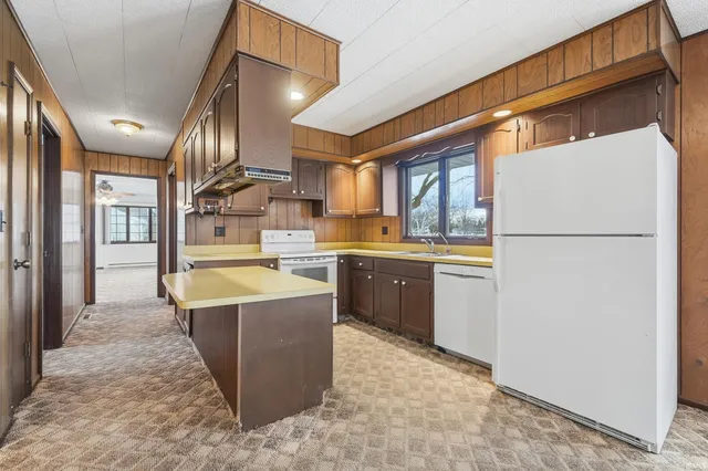 $539,900 | 690 East 635 South, Wolcottville, IN 46795