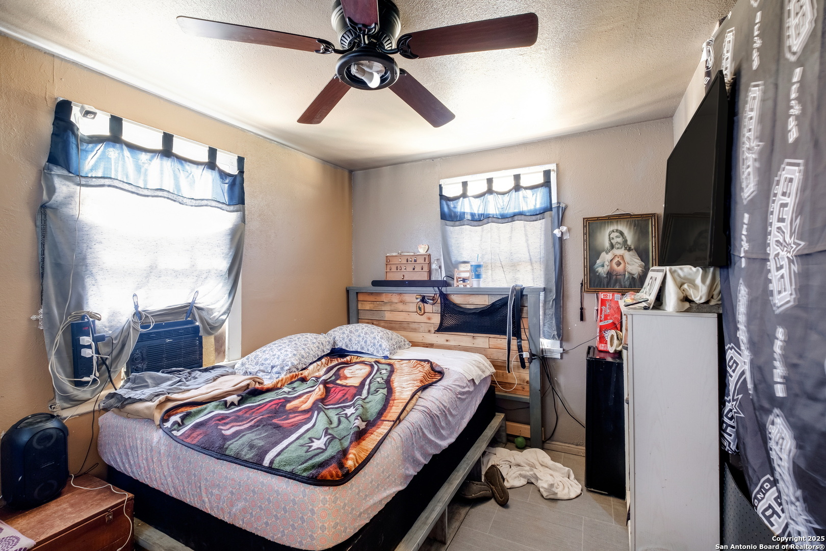 1231 Mogford Road San Antonio, TX 78264 - Photo 11 of 32 a bedroom with a bed and window