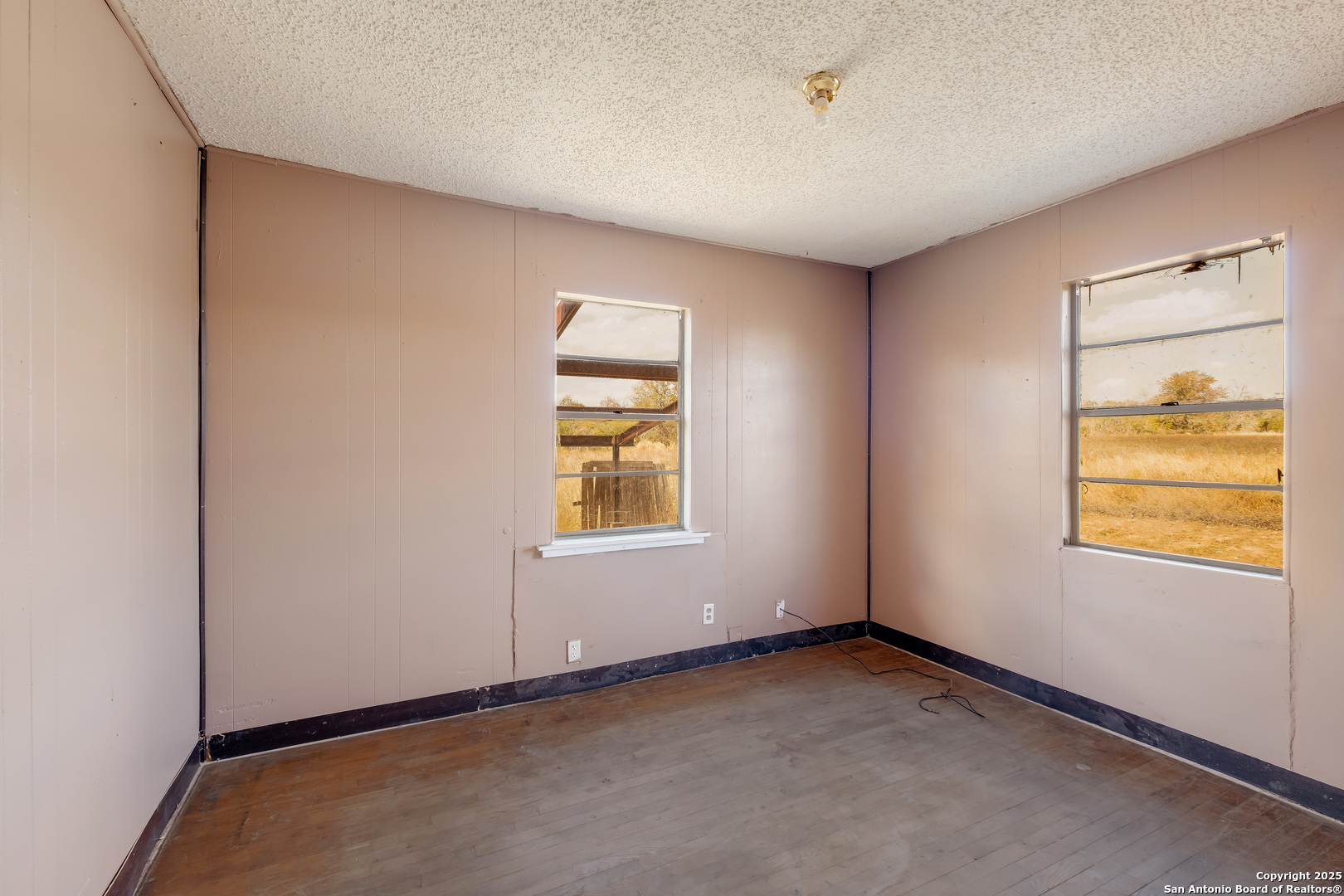 1231 Mogford Road San Antonio, TX 78264 - Photo 18 of 32 an empty room with windows
