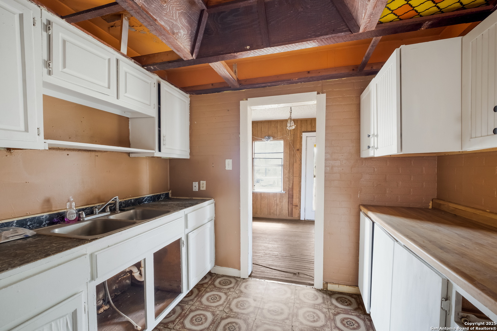 1231 Mogford Road San Antonio, TX 78264 - Photo 21 of 32 a kitchen that has a sink and a stove