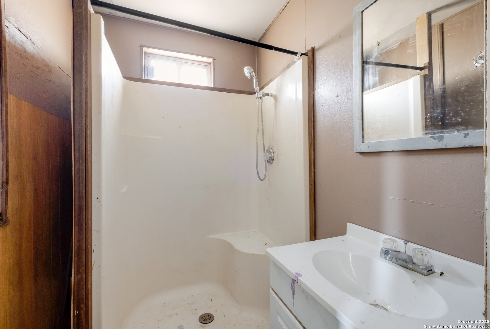 1231 Mogford Road San Antonio, TX 78264 - Photo 23 of 32 a bathroom with a tub and shower