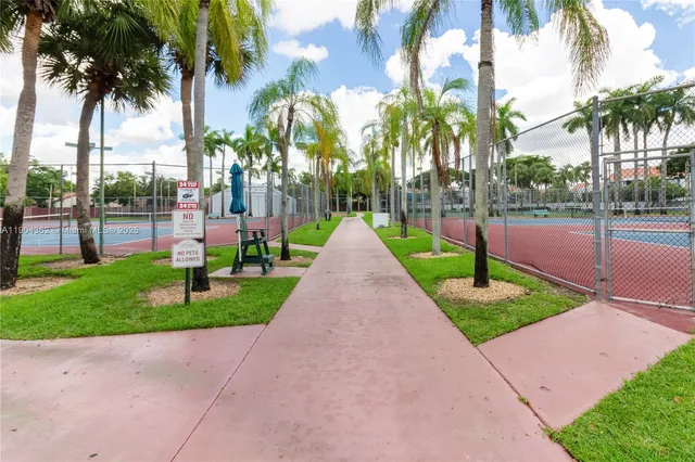$2,321 | 17200 Northwest 64th Avenue, Unit 22110, Hialeah, FL 33015