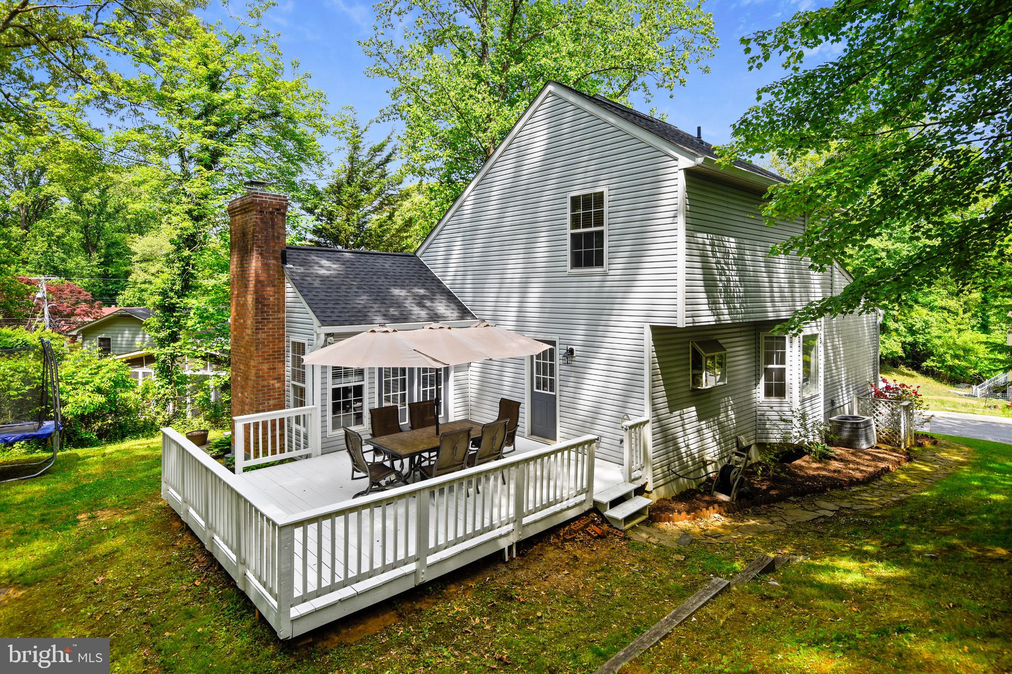 73 Sheridan Road Arnold, MD 21012 - Photo 2 of 35 Great entertaining space outdoors.