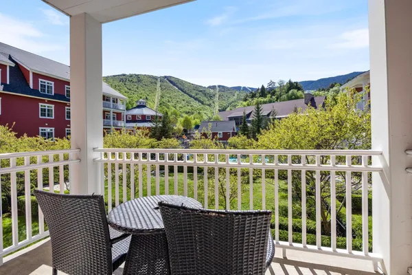 $210,000 | 102 Forest Drive, Unit 223 (PLUS LOCKOUT 225) INTERVAL I, Warren, VT 05674
