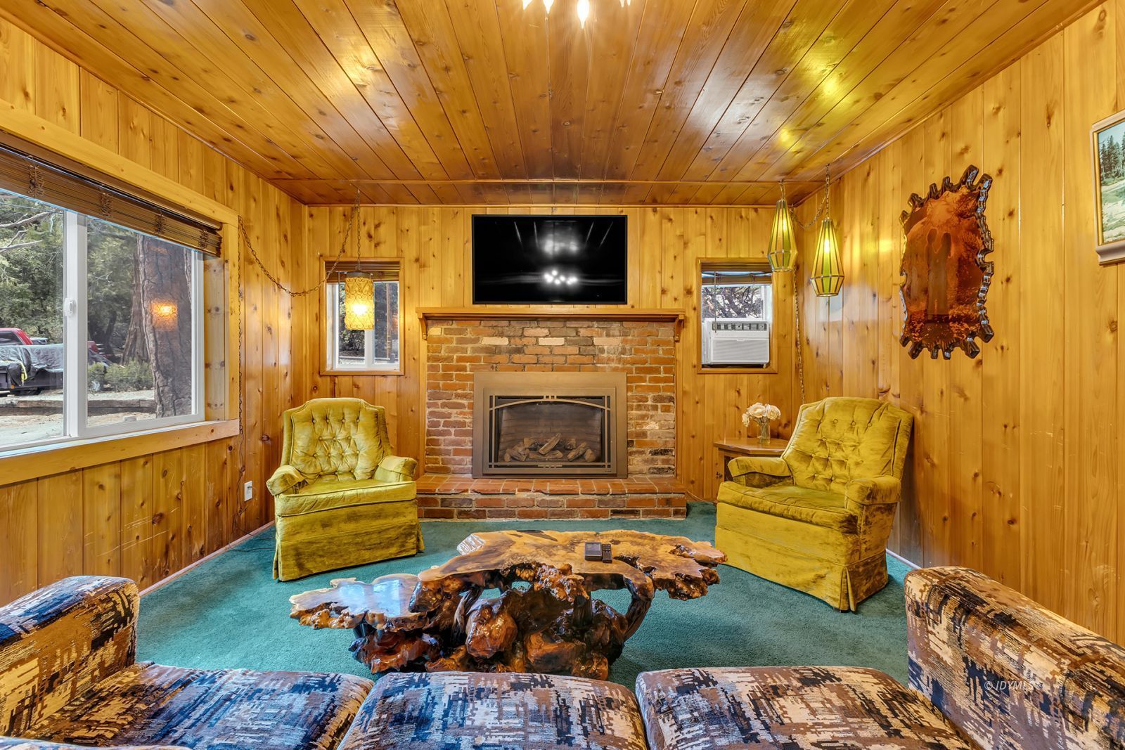 25325 Marion Ridge Drive Idyllwild, CA 92549 - Photo 6 of 25 Living Room