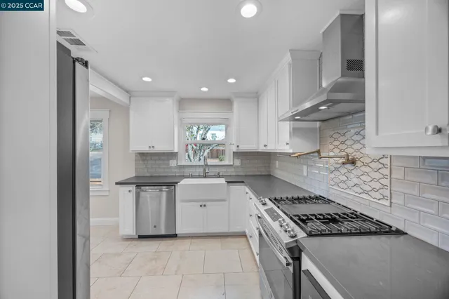 a bathroom with a toilet and a bath tub