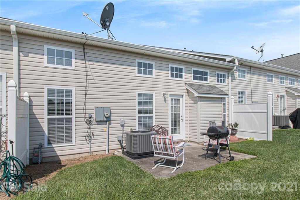 287 Garnet Court Fort Mill, SC 29708 - Photo 26 of 30 a backyard of a house with outdoor seating