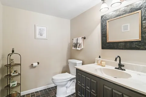 $569,000 | 719 East Hackberry Drive, Arlington Heights, IL 60004